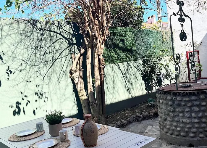 House With Patio And Air Conditioning
